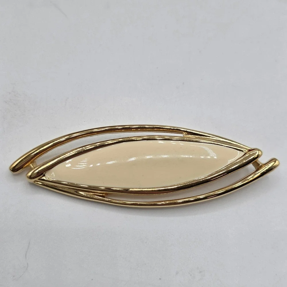 Monet vintage brooch